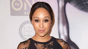 How tall is Tamera Mowry Housley?